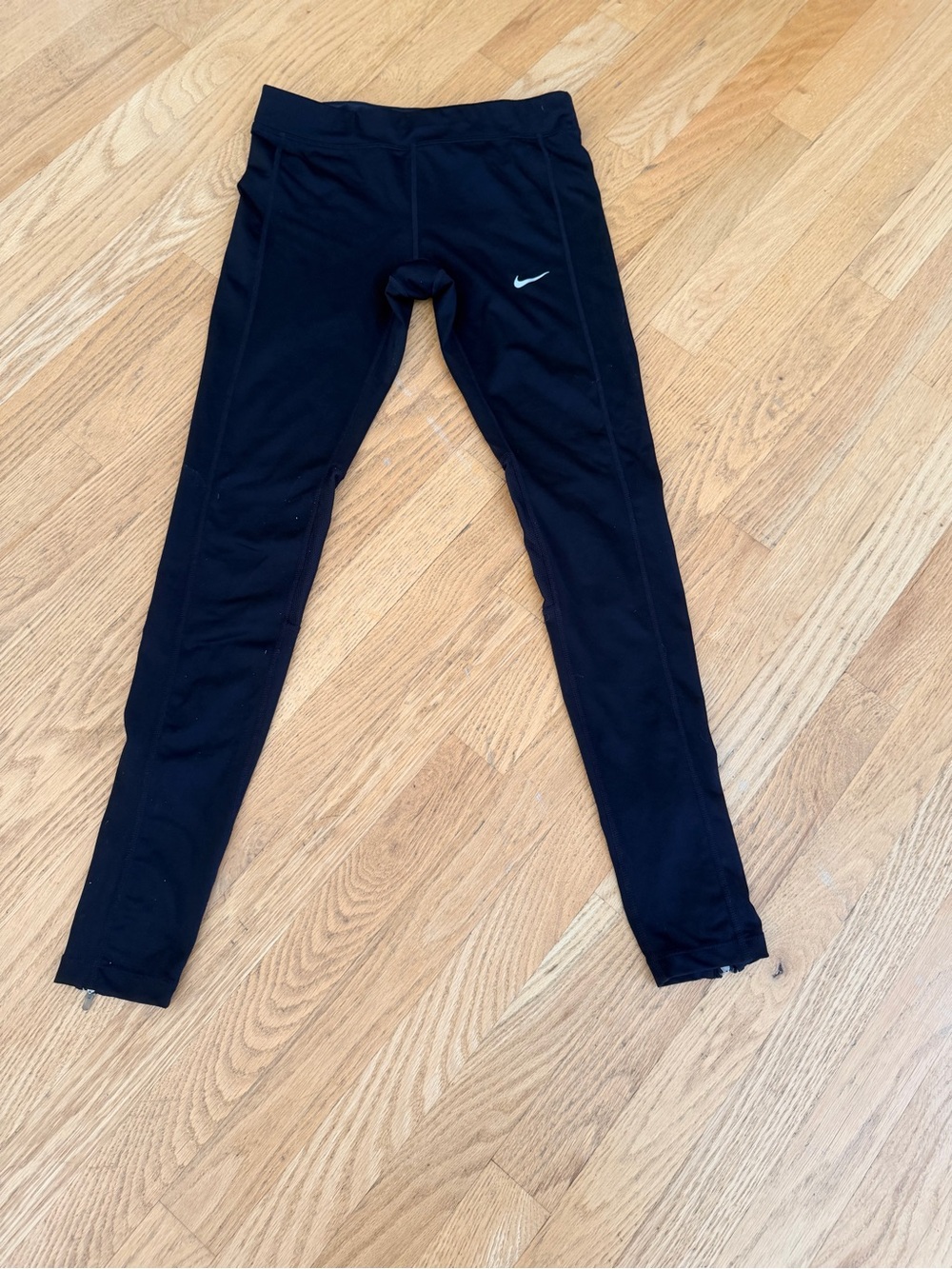 Ladies Size Small "Nike" Black Performance Leggings with Swoosh Back pocket GUC